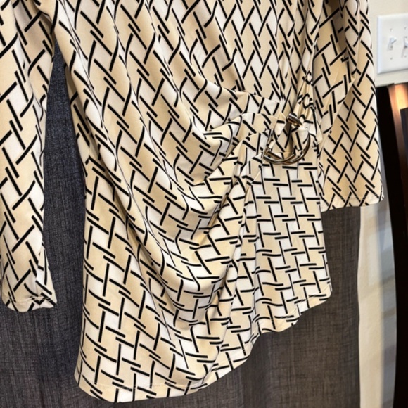 Liz Claiborne Women's Top SZ Small Beige and Black 3/4 Sleeve - Picture 6 of 10